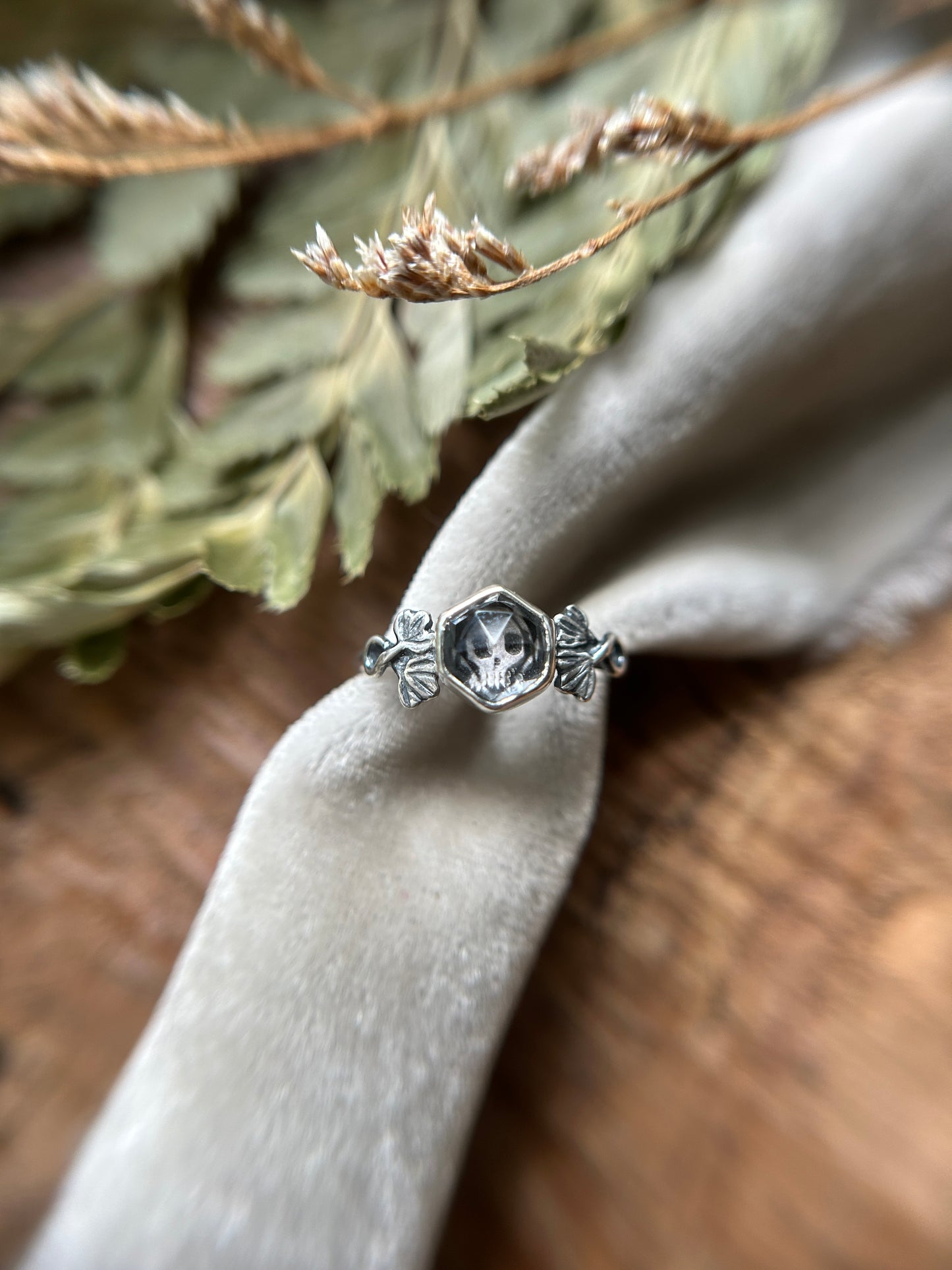 Skull & ivy ring -memento mori sterling silver with quartz jewelry