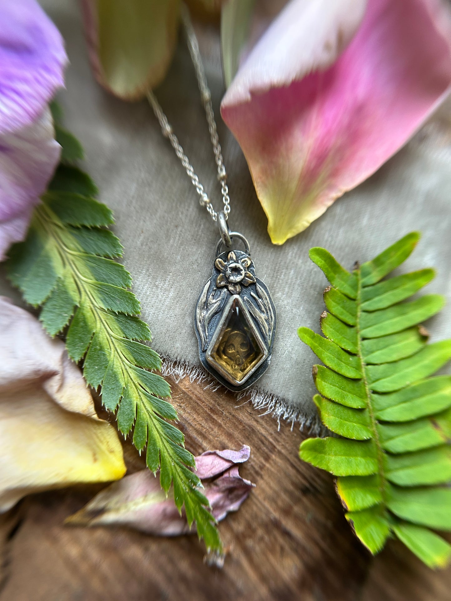 Daffodil and skull memento mori memento vivere necklace - Sterling silver jewelry