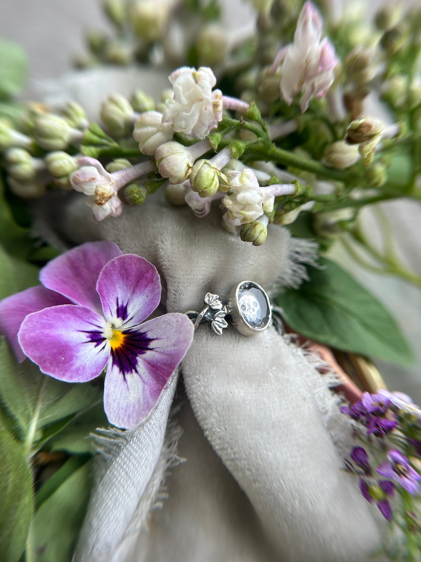 Skull & ivy ring -memento mori sterling silver with quartz jewelry