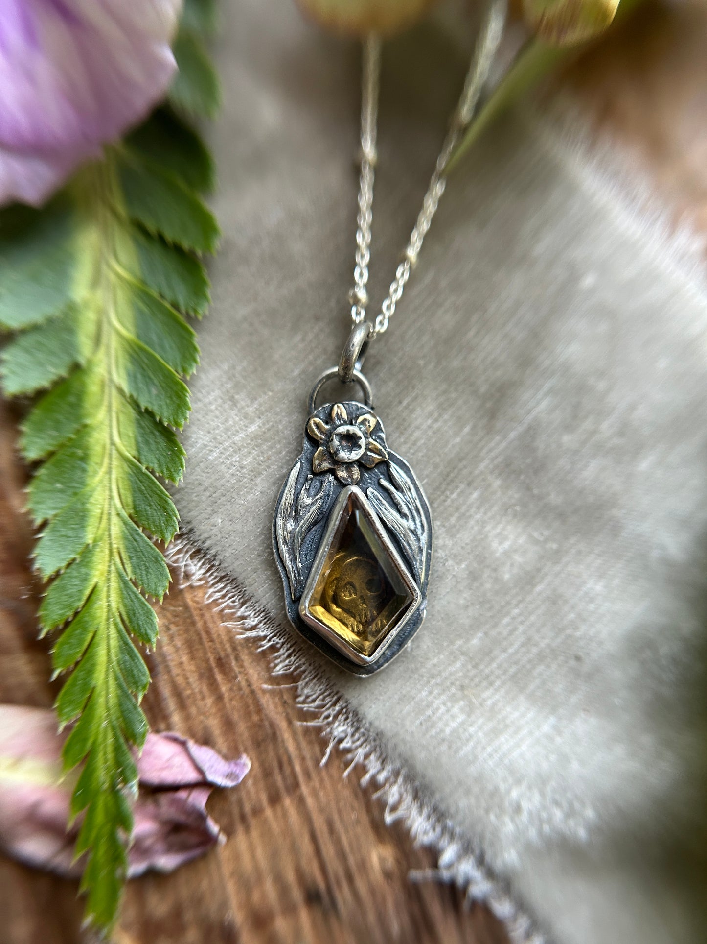 Daffodil and skull memento mori memento vivere necklace - Sterling silver jewelry