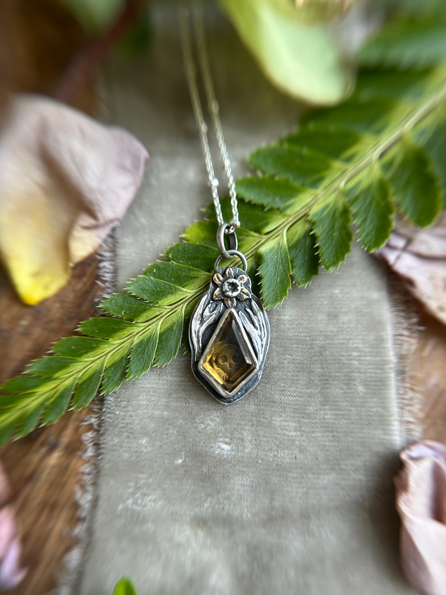 Daffodil and skull memento mori memento vivere necklace - Sterling silver jewelry