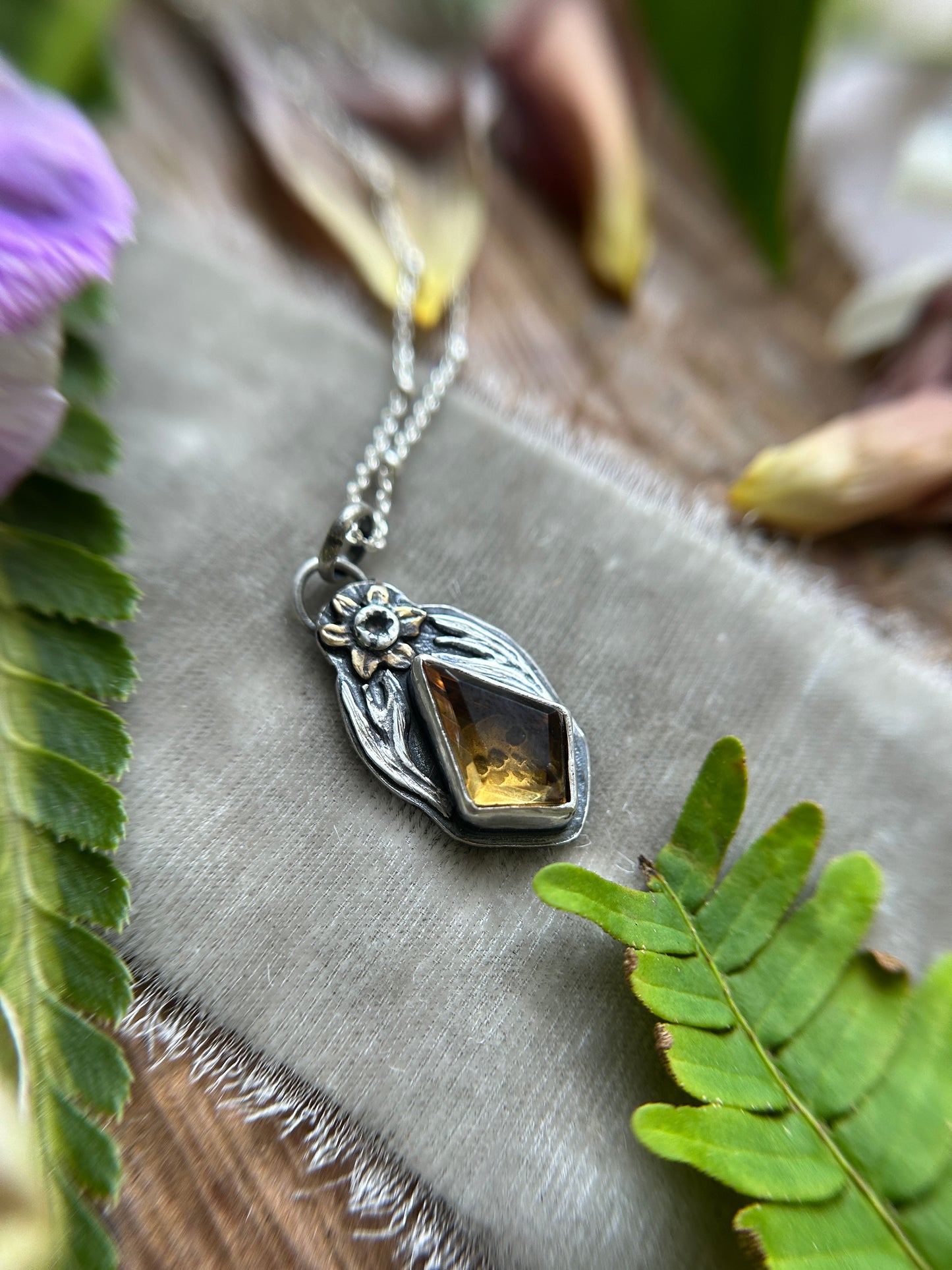 Daffodil and skull memento mori memento vivere necklace - Sterling silver jewelry