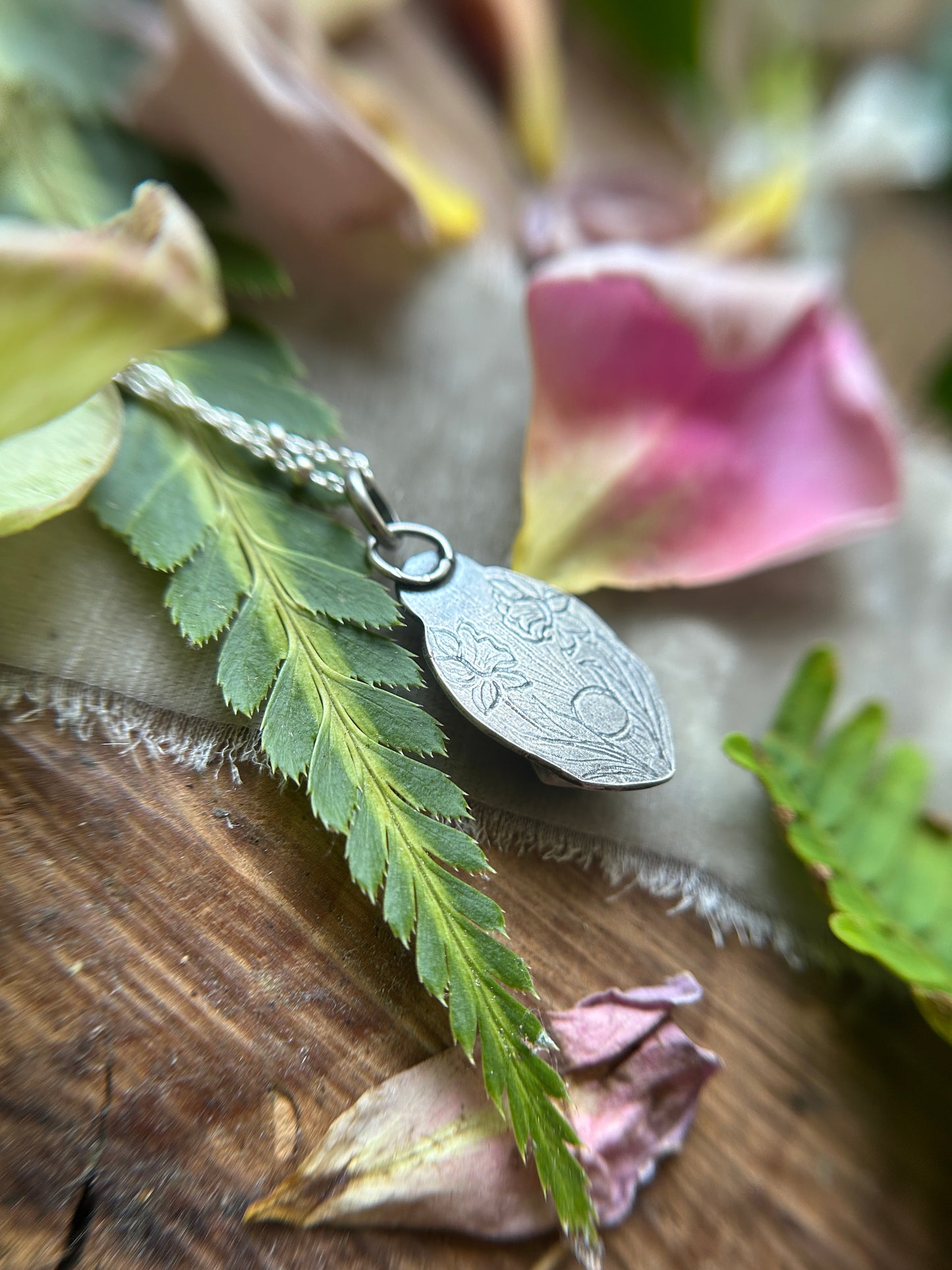Daffodil and skull memento mori memento vivere necklace - Sterling silver jewelry