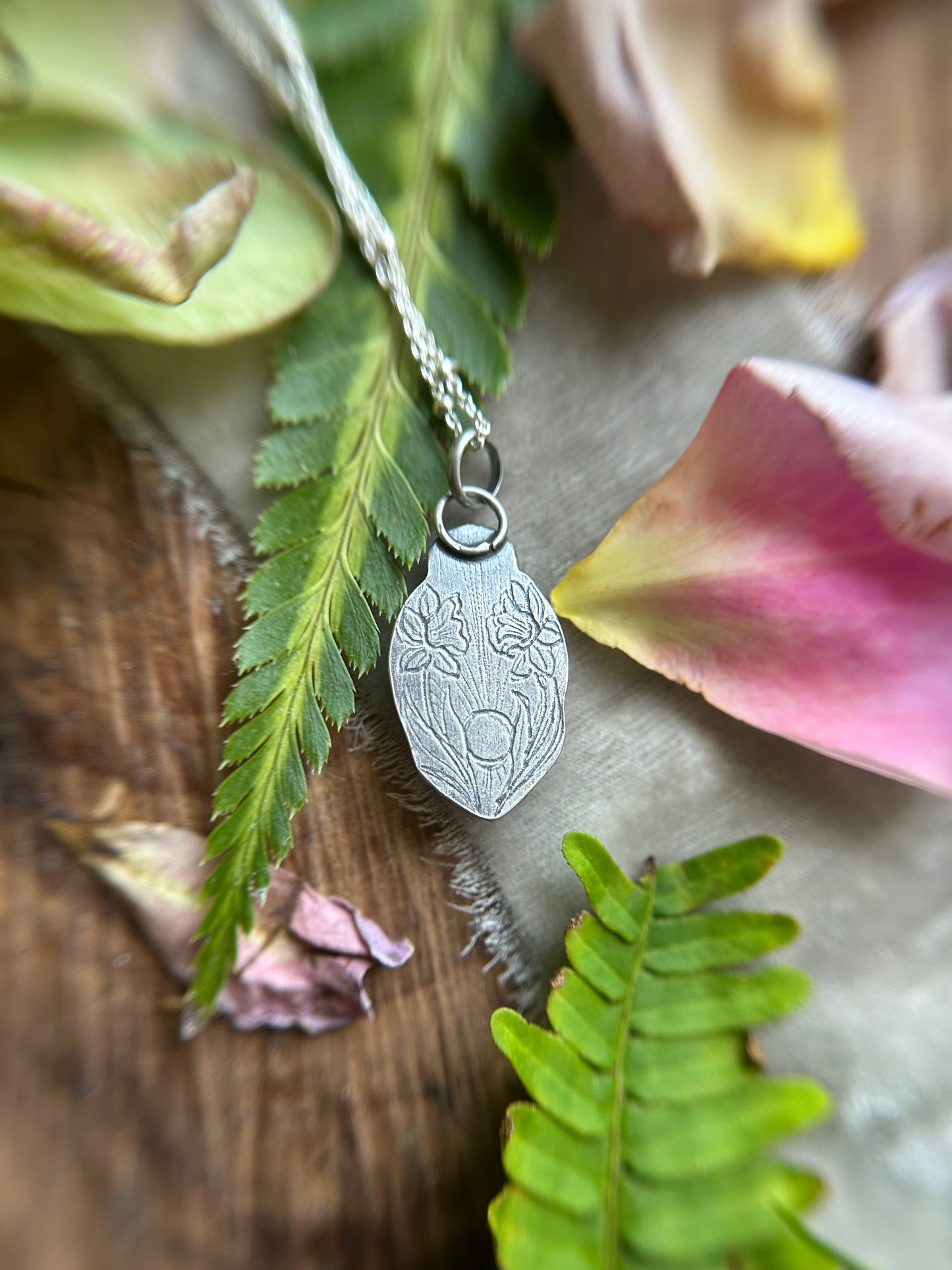 Daffodil and skull memento mori memento vivere necklace - Sterling silver jewelry